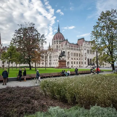 Exclusive Budapesta
